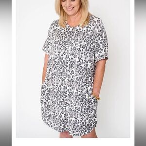 Women’s Monuit Short Sleeve Gray Leopard Dress